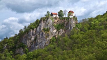 Een uitzicht op Schloss Bronnen op de Donauberglandweg