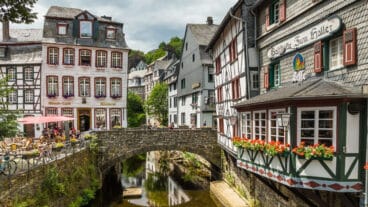 De markt en de brug over de Rur in Monschau