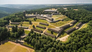 Een luchtbeeld van het terrein van Vogelsang IP
