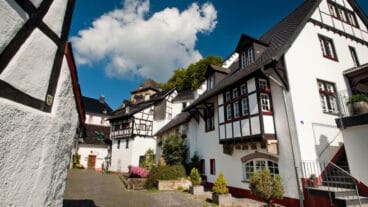 Vakwerkhuizen en de Ahrquelle in Blankenheim